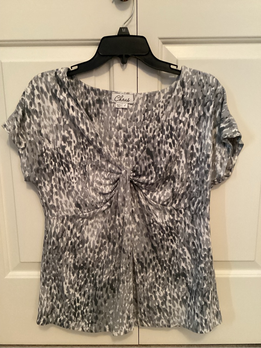 Chaus Gray Speckled Twist-Front Short Sleeve Top